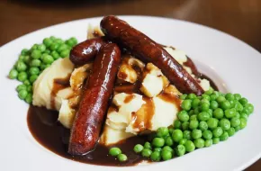 Cosa si mangia in Inghilterra: piatti tipici, consigli e curiosità sulla cucina inglese