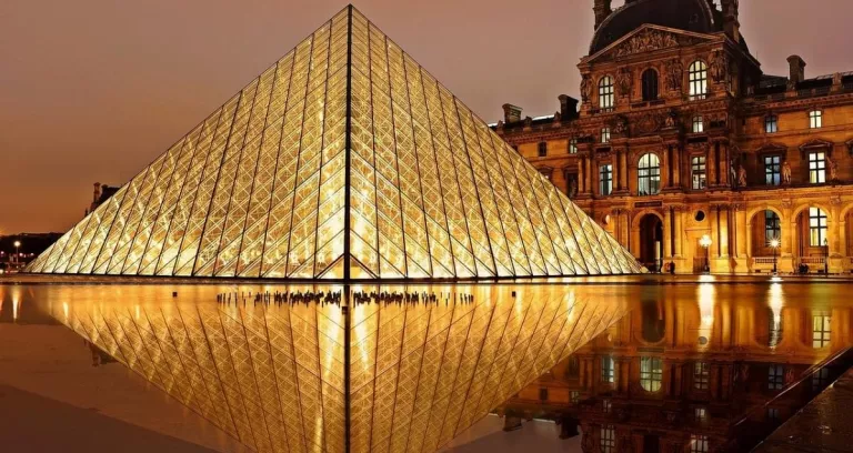 Louvre Piramide Parigi Turismo 1