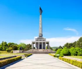 Obelisco e cimitero di Slavin