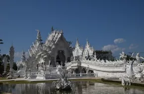 Visita al Tempio di Wat Rong Khun, Chiang Rai: come arrivare, prezzi e consigli