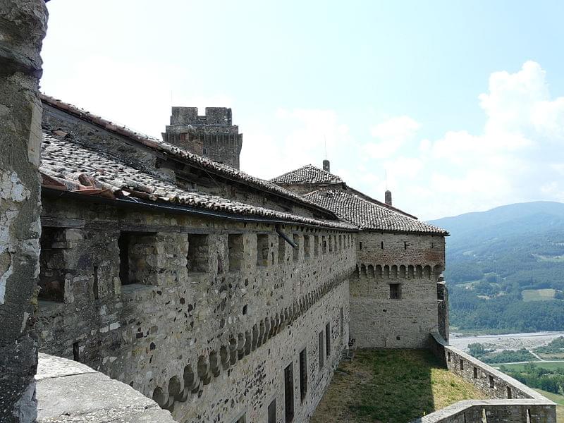bardi castello mura esterne