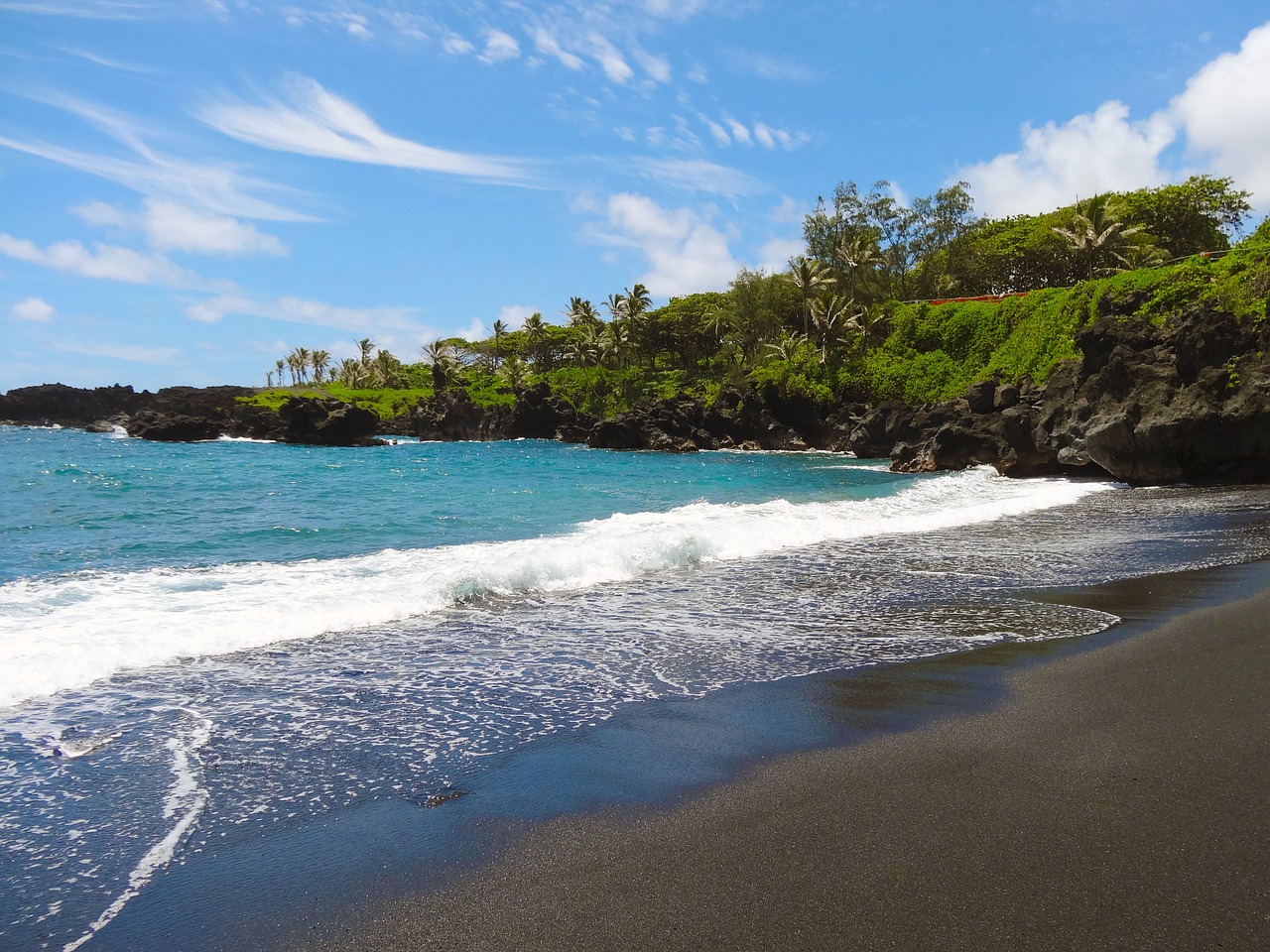 black sand spiaggia hawaii maui