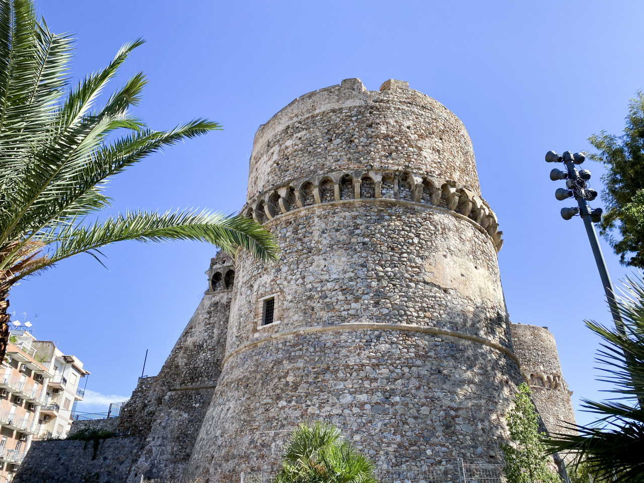 castello aragonese 1