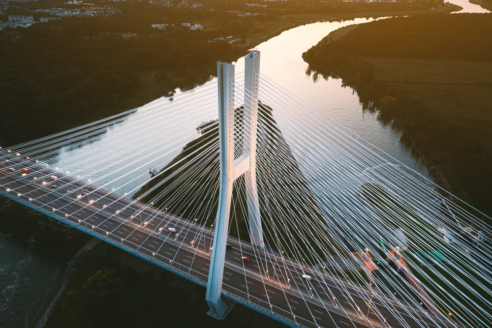duzy most z pylonami na tle zachodzacego slonca most redzinski wroclaw polska