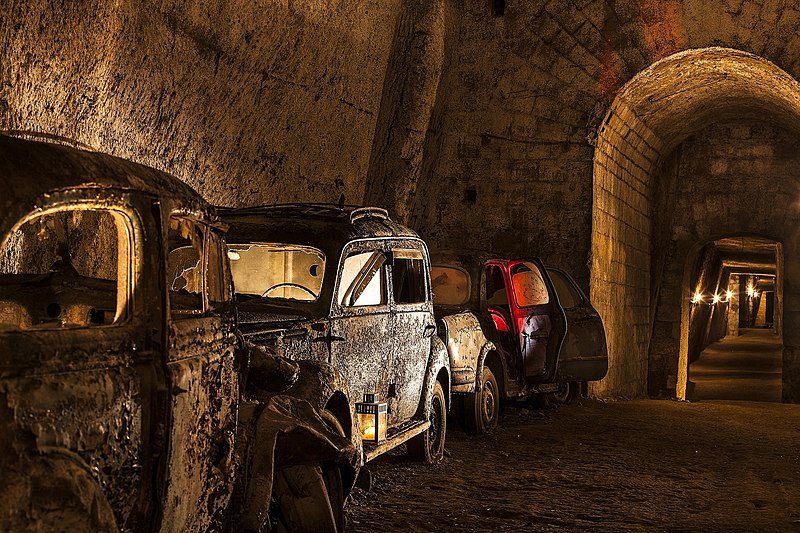 galleria borbonica cars and tunnel naples