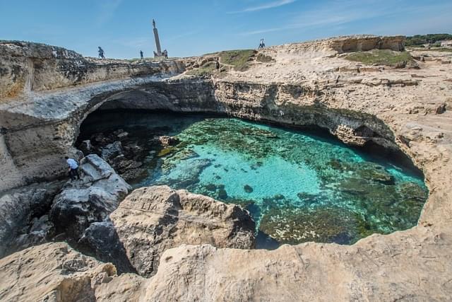 grotta della poesia rocca vecchia piscine naturali