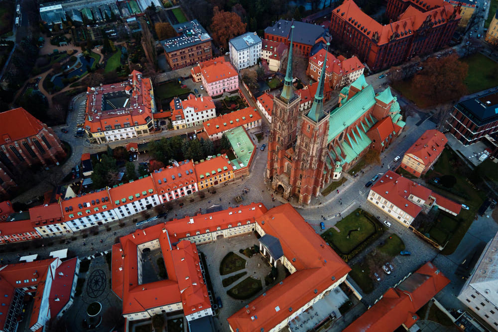 isola di tumski e cattedrale di san giovanni battista a breslavia veduta aerea della citta vecchia con la storica 1