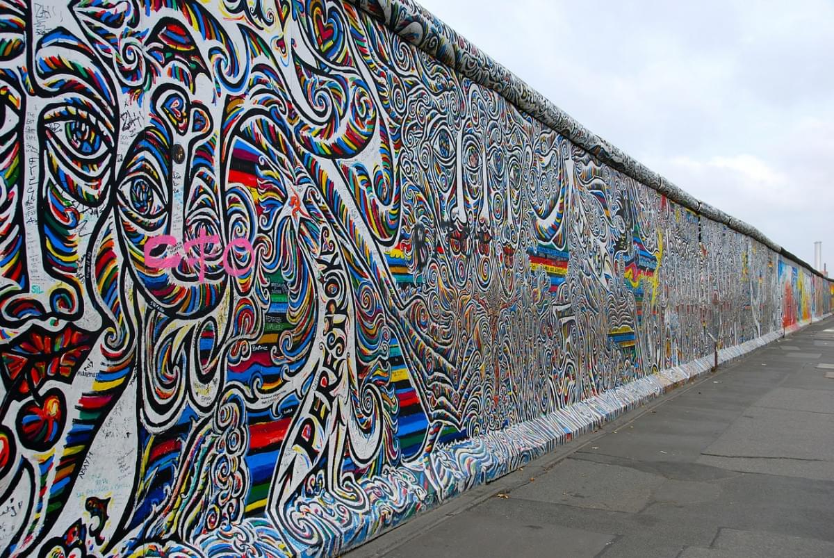 muro di berlino graffiti pittura
