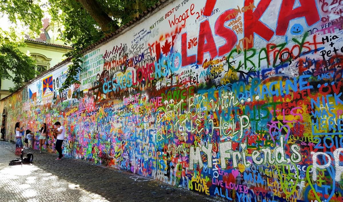 muro di john lennon praga graffiti 1