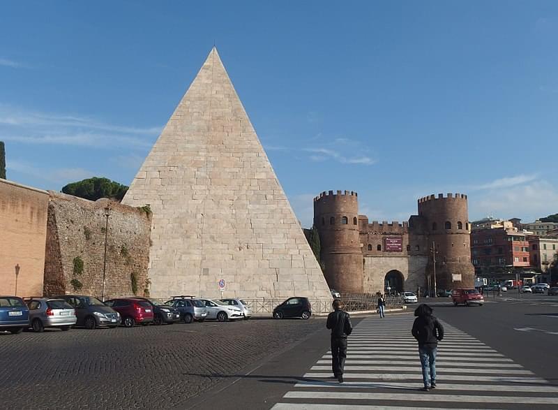 roma piramide testaccio