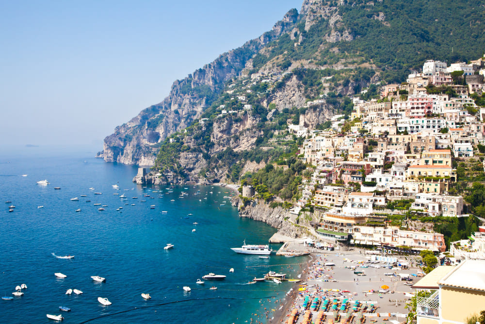 vista panoramica di minori splendida cittadina della costiera amalfitana italia