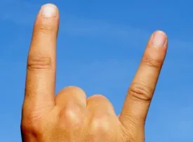 10 Gesti da evitare all'Estero