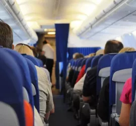 Come sopravvivere ad un lungo volo in aereo: Ecco 10 consigli!