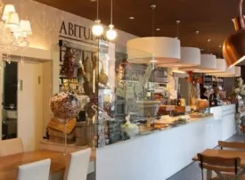 Aperitivo a Roma: i 12 migliori locali per aperitivi e apericene