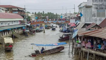 Mercato galleggiante di Amphawa