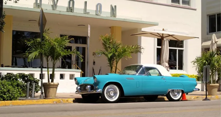 Auto Vintage A Spiaggia Del Sud