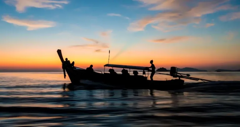 barca al tramonto