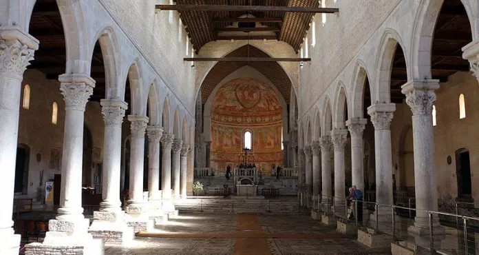 Basilica Di Aquileia Interno Navata Centrale 01