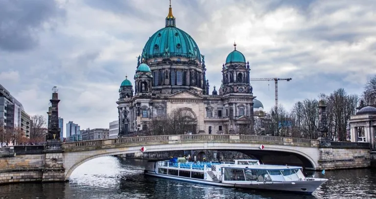 Berlino Fiume Cielo Acqua