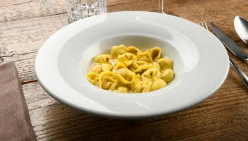 Cappelletti in brodo