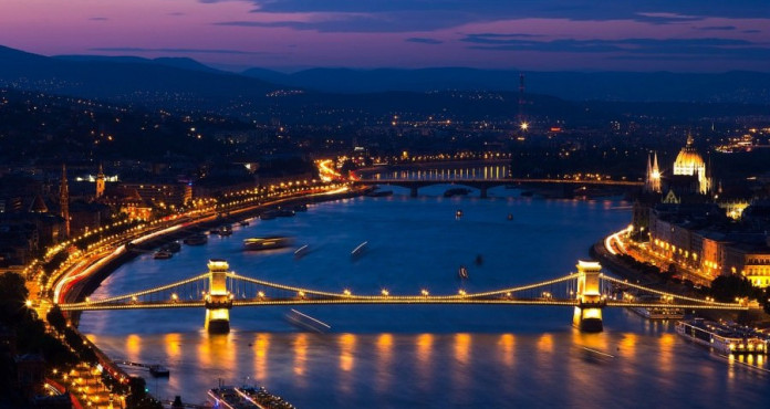 Budapest Ponte Delle Catene Danubio 1