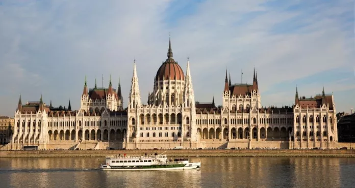 Budapest Ungheria Parlamento Fiume 3