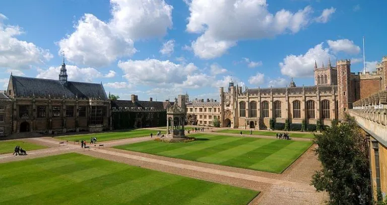 Cmglee Cambridge Trinity College Great Court