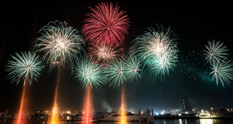 Barca Dubai Fuochi D Artificio