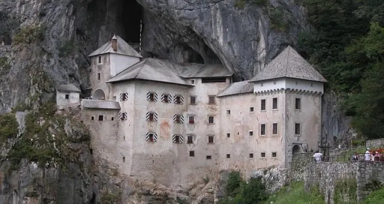 castello predjama slovenia