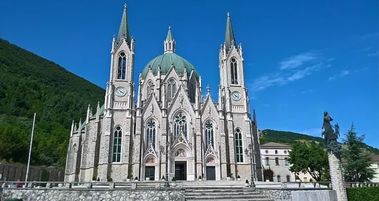 Basilica Minore Dell Addolorata Castelpetroso 03