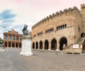 Centro storico e Piazza Cavour