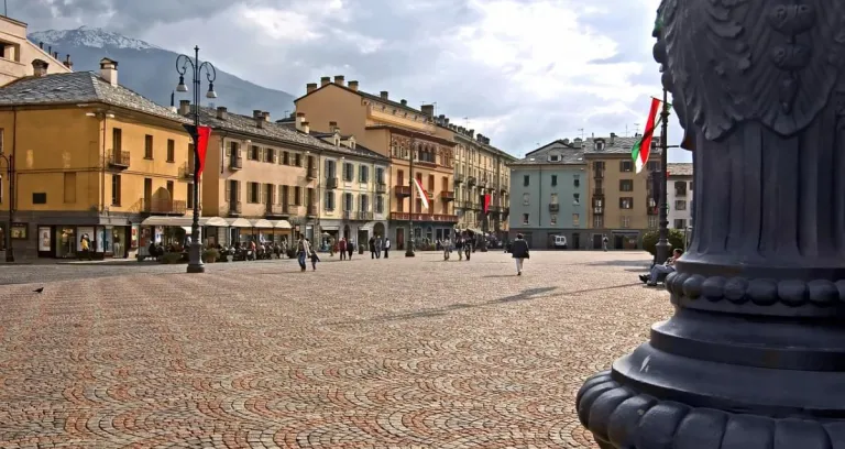 Citta Piazza Di Citta Aosta Italia