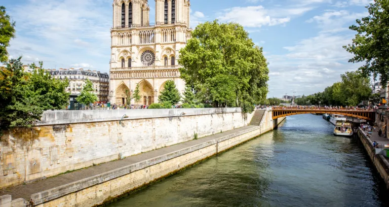 Cityscape View Notre Dame Basilica With Water Channel During Sunny Day Paris 1