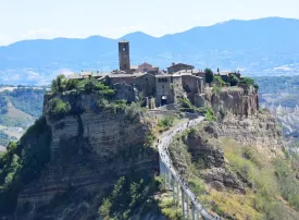 Civita di Bagnoregio: come arrivare, cosa vedere e dove mangiare