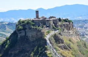 Civita di Bagnoregio: come arrivare, cosa vedere e dove mangiare