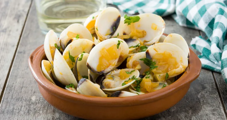 Clams With Marinera Sauce Almejas La Marinera Spanish Recipe Wood Table