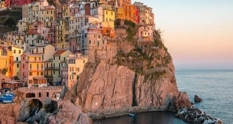 tramonto sulla costa delle cinque terre