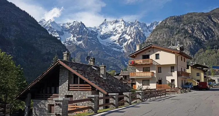 courmayeur strada margherita