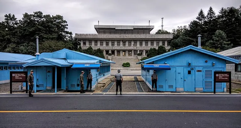Demilitarized Zone Dmz Joint Security Area Jsa Looking Into North Korea 28819154694