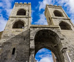 Porta Soprana e Casa di Cristoforo Colombo