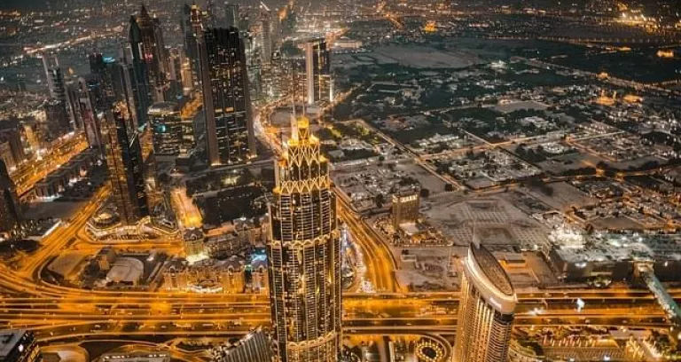 skyline di Dubai di sera