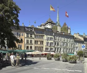 Place du Bourg de Four e città vecchia