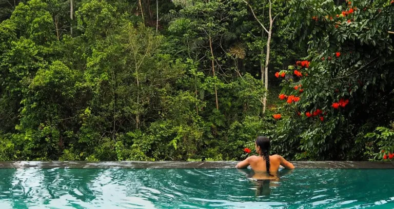 Giungla Ragazza Piscina Bali Ubud