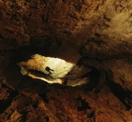 Le 20 Grotte più Profonde del Mondo