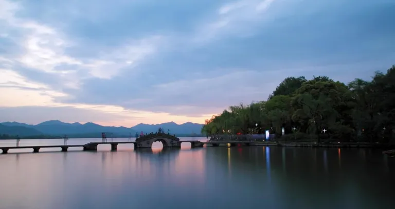 Hangzhou Xihu Tiandi Arch Occidentale