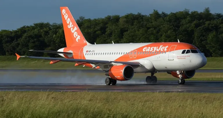 Hb Jyj A 319 Easyjet Bsl 6 17 Spririt Of Easyjet 2016 Team Brussels Title