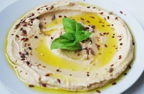 Cosa si mangia in Giordania: piatti tipici, consigli e curiosità sulla cucina giordana