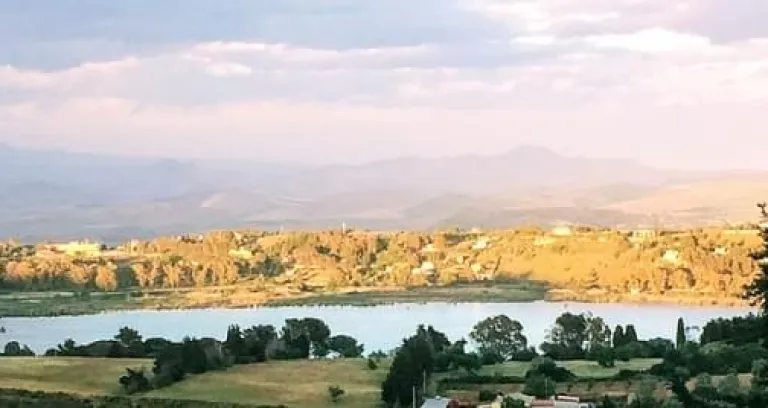 il tramonto sul lago mitologico di pergusa