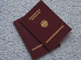 Viaggiare con bambini piccoli: i documenti necessari