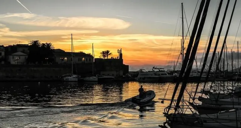 italia sardegna alghero porto sera